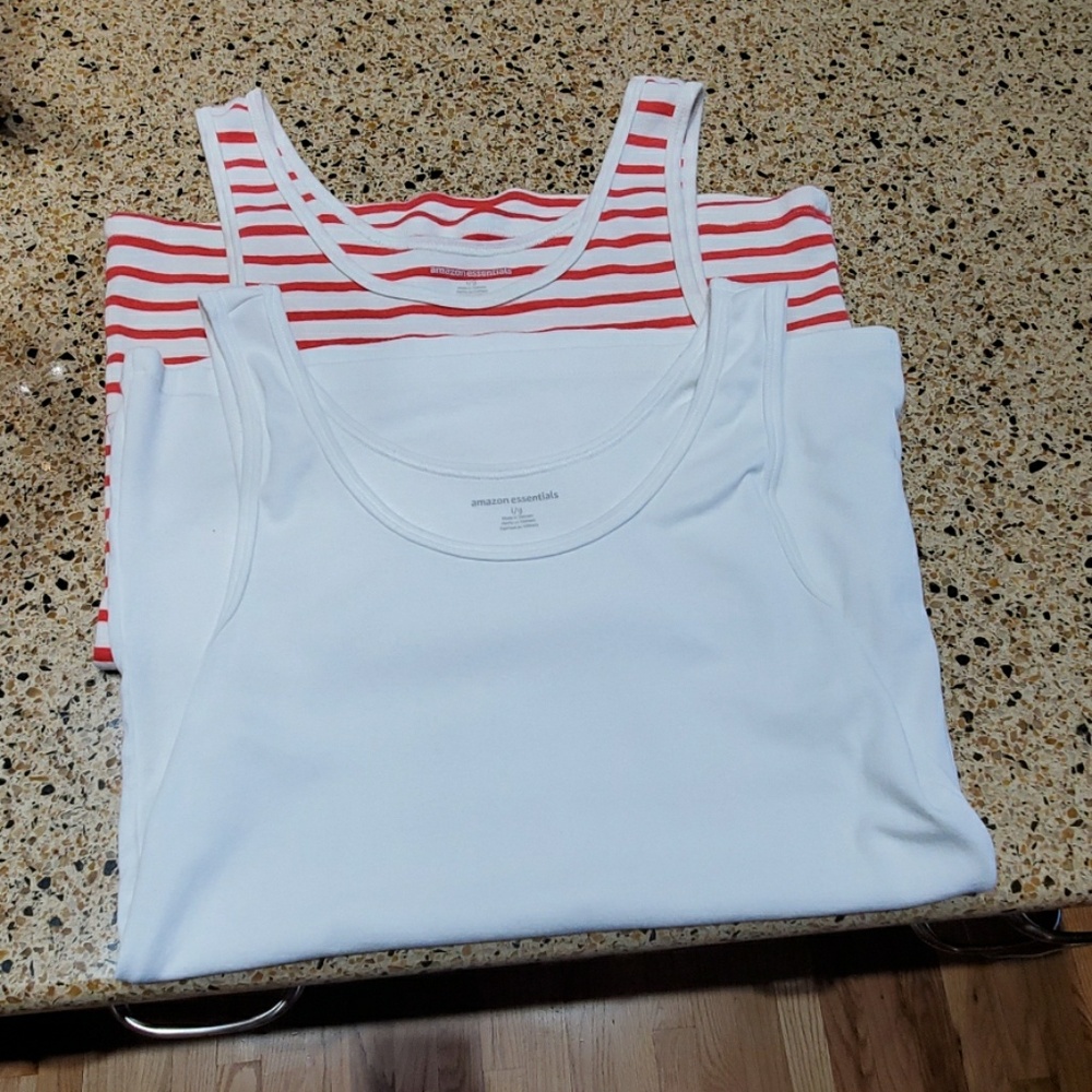 Set of tank tops